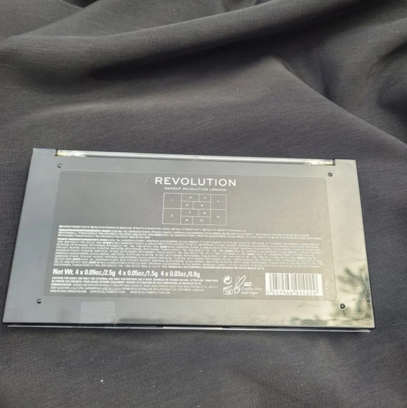 Revolution Fierce As Fire Eyeshadow Palette - Picture 5 of 6